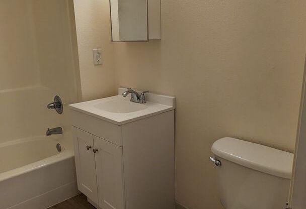 1 bed, 1 bath, 650 sqft, $1,200, Unit 02