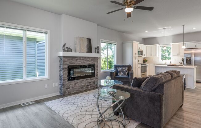 Great 3 Bedroom Single-Family Home in Urbandale