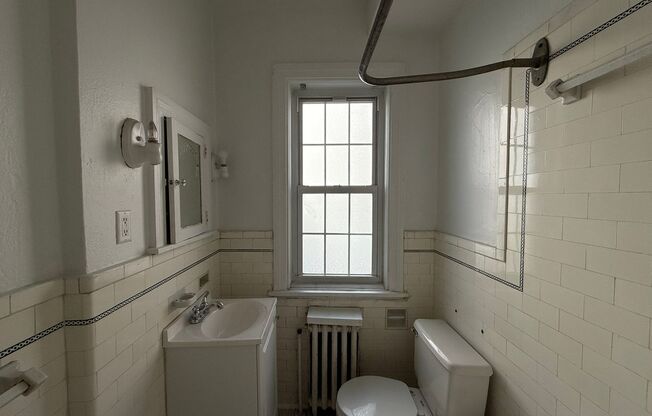 Studio, 1 bath, 308 sqft, $1,175, Unit Bayard Manor 207