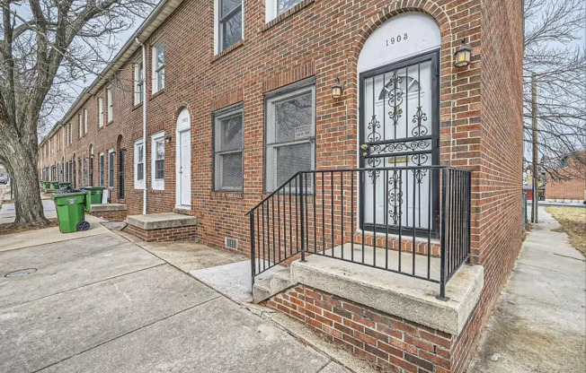 Charming row home in Baltimore City!