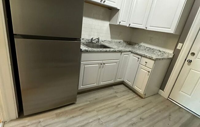 2 beds, 1 bath, $1,300, Unit 3S