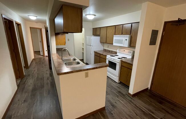 3 beds, 1 bath, 1,040 sqft, $1,800, Unit 3156-105