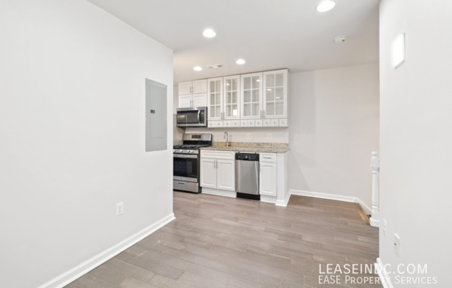 1223 16 ST NE