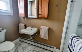 2 beds, 1 bath, $2,100, Unit 2