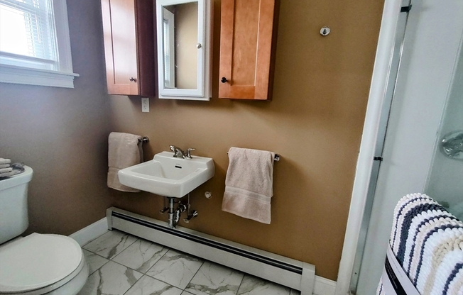 2 beds, 1 bath, $2,100, Unit 2