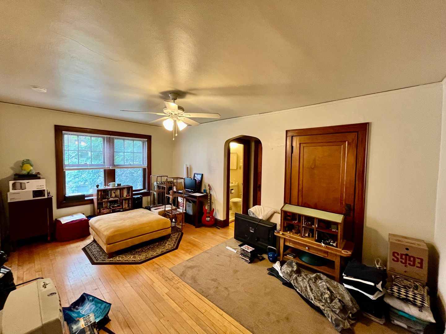 2632 N Oakland Ave