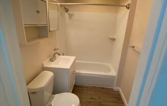 2 beds, 1 bath, $925, Unit Down