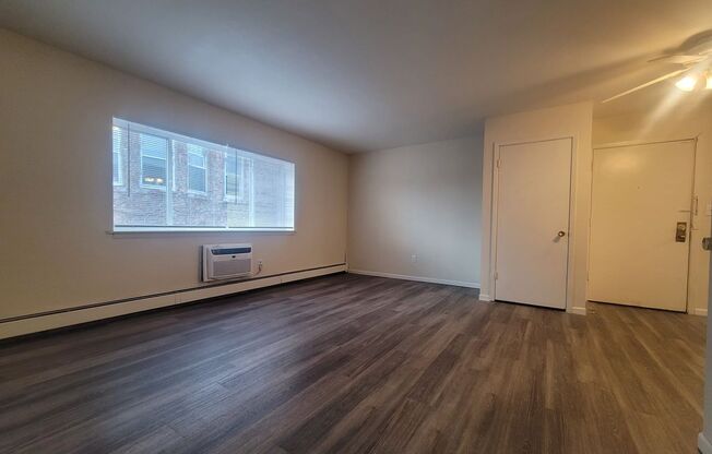 2 beds, 1 bath, $1,425, Unit 312