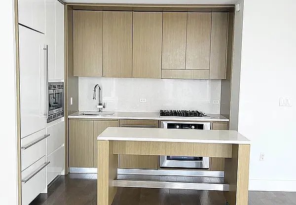 1 bed, 1 bath, 761 sqft, $4,100, Unit 40F