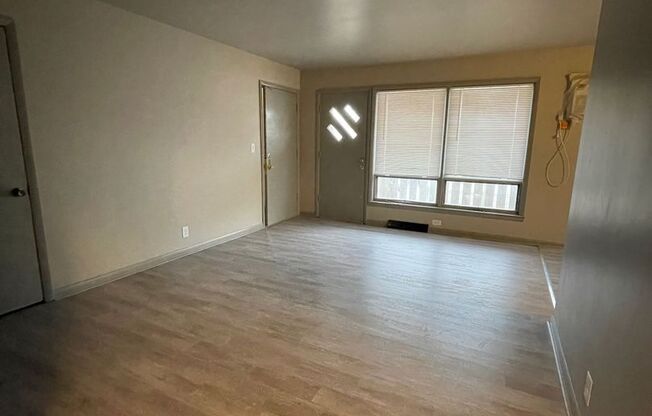 2600-20 W Glendale Ave