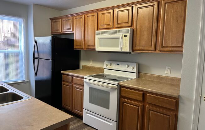 3 beds, 2 baths, 1,240 sqft, $1,325, Unit B