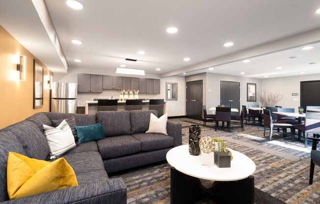 2 beds, 1.5 baths, 976 sqft, $1,525, Unit 9975-101