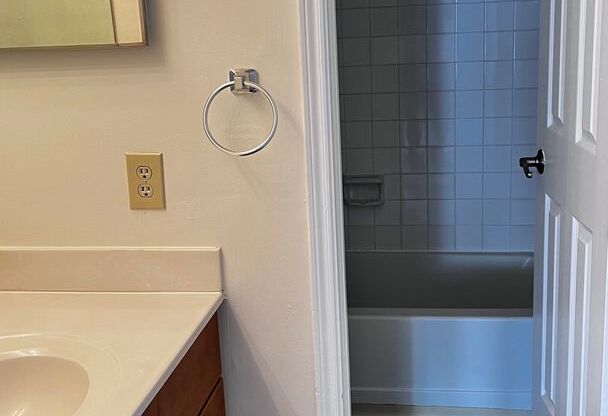 2 beds, 2 baths, 1,037 sqft, $1,825, Unit 808 #3B