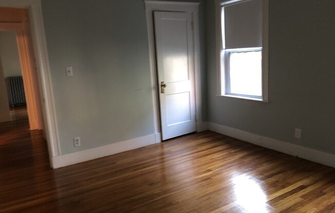 2 beds, 1 bath, 1,300 sqft, $2,200, Unit 2