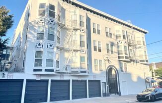 120 (2206 Greenwich/3201 Fillmore)