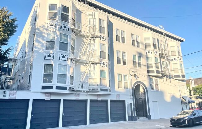 120 (2206 Greenwich/3201 Fillmore)