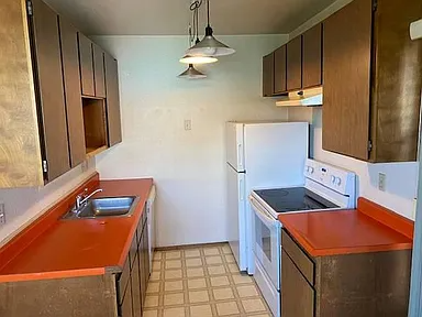 1214 24 AVE E