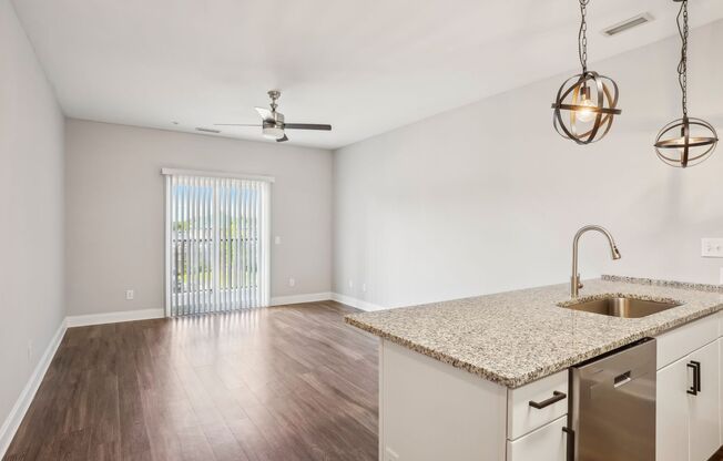 1 bed, 1 bath, 740 sqft, $1,599, Unit 600 - 3G