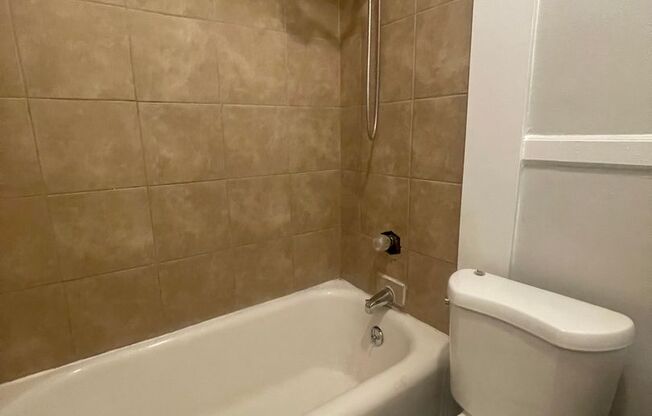 Studio, 1 bath, 340 sqft, $570, Unit 1