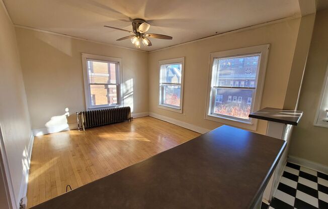 1 bed, 1 bath, $1,025, Unit 31