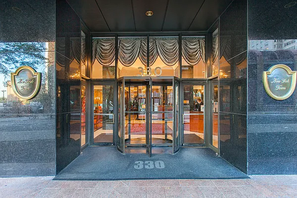 2 beds, 2.5 baths, $6,300, Unit 23M