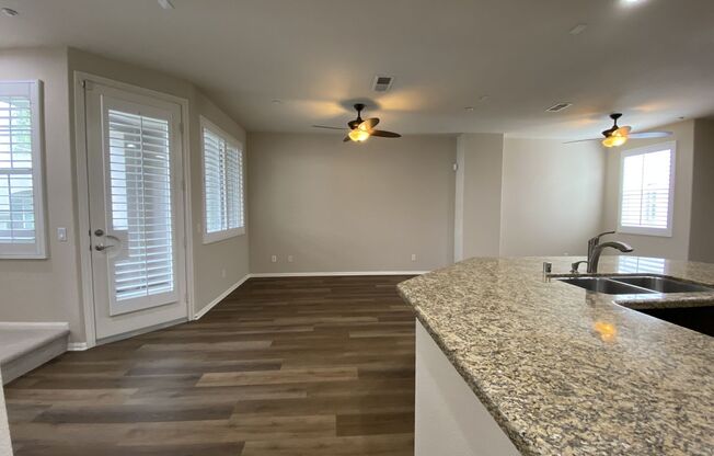 2bd/2.5ba Townhouse with A/C in San Elijo Area
