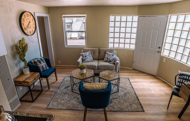 Heart of Manitou! Smartly Priced and Ready for Move-In!