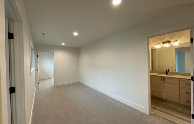 4 beds, 2.5 baths, $3,000, Unit 240 N Cottonwood