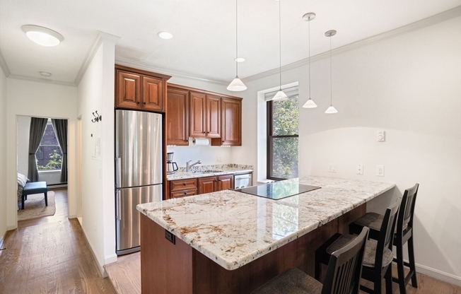 231 W NEWTON