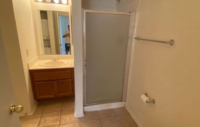 2 beds, 2 baths, $995