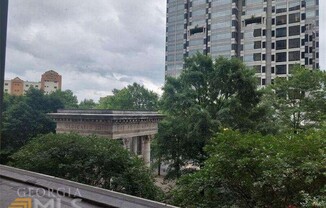 300 W Peachtree St