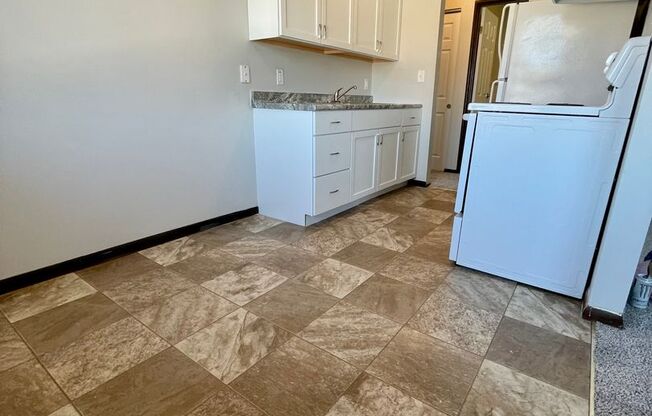 2 beds, 1 bath, 850 sqft, $1,025, Unit H 201