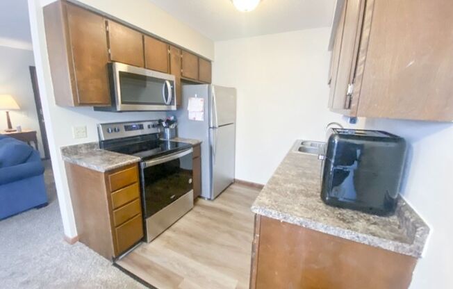 2 beds, 1 bath, $700, Unit 520 Osage Unit 9