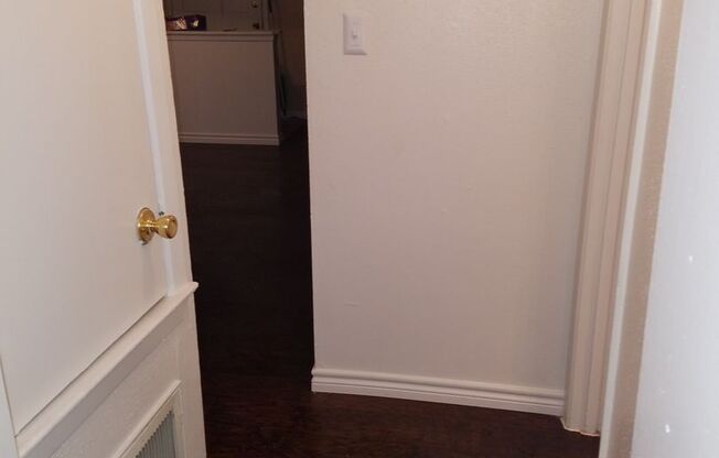 1 bed, 1 bath, 714 sqft, $855, Unit *304