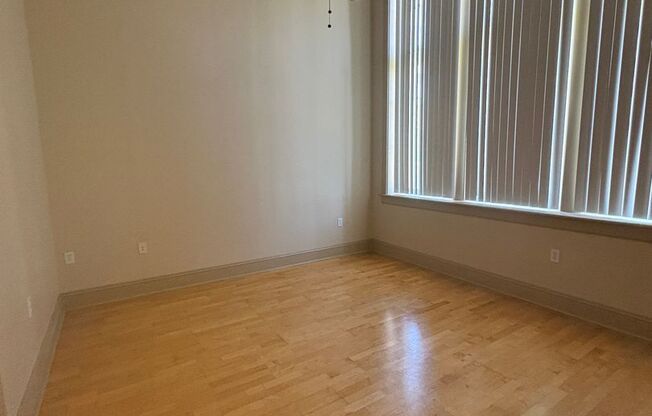 1 bed, 1 bath, 706 sqft, $1,199, Unit 1517 S. Theresa Ave. #208