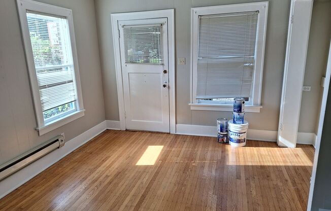 Studio, 1 bath, 300 sqft, $1,395, Unit B