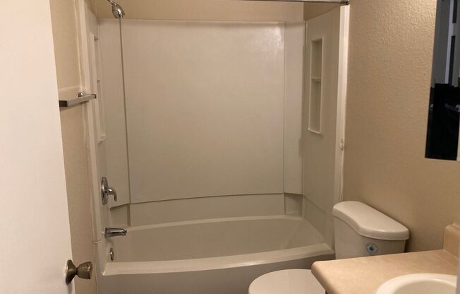 1 bed, 1 bath, 670 sqft, $1,175, Unit 243