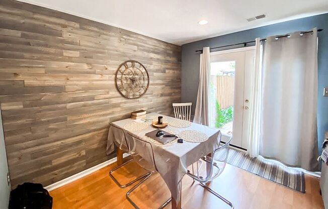 Beautiful 3 Bedroom 2.5 Bathroom Brick Front Townhome In Popular Franconia Commons