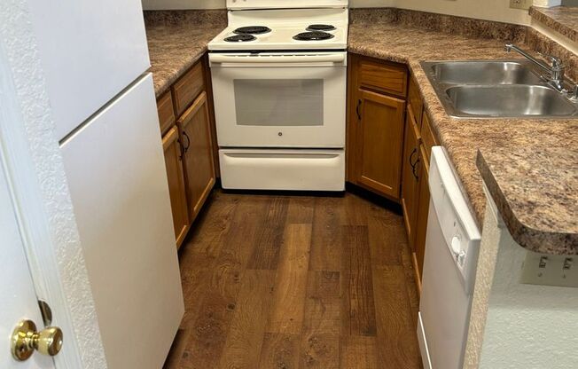 2 beds, 1 bath, 861 sqft, $970, Unit 20