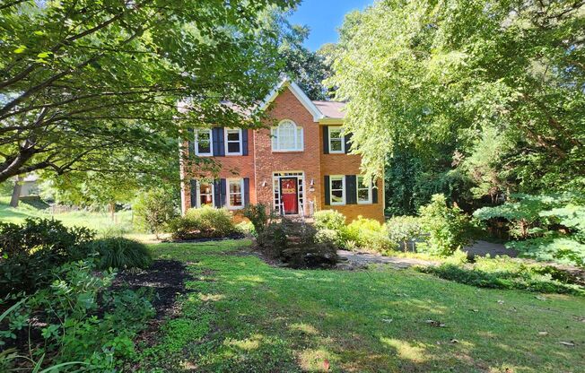 Spacious 3BR Home with Sunroom in Roswell