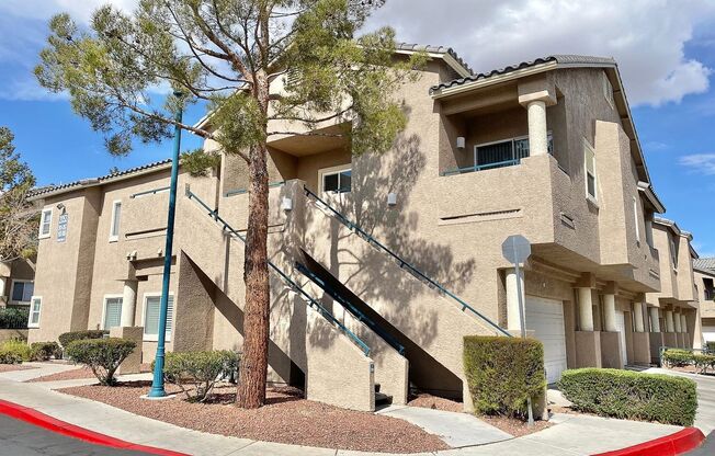 AMAZING 2 BEDROOM 2 BATHROOM SECOND STORY CONDO COMES WITH A 1 CAR GARAGE!!