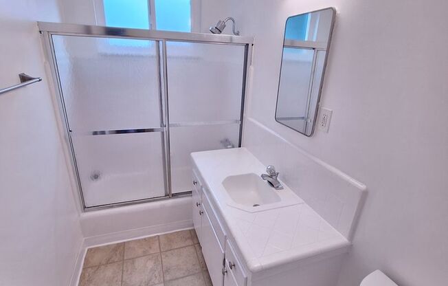 2 beds, 1 bath, $2,950