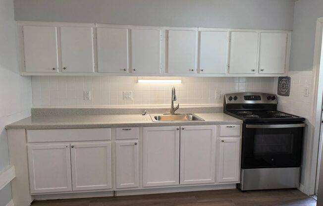 2 beds, 1 bath, 825 sqft, $1,199, Unit 106