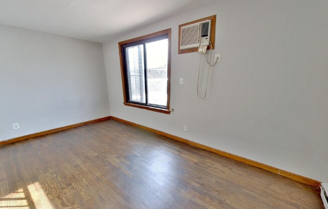 3 beds, 1 bath, $7,495, Unit 6A