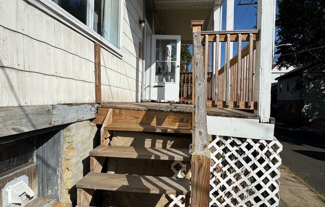 4 Bedroom 1 Bathroom in Fineview!