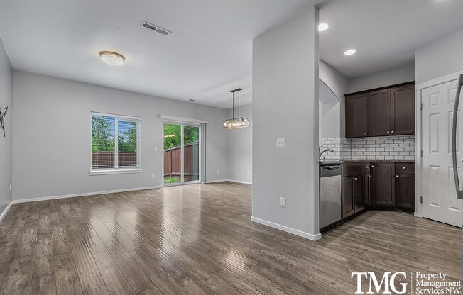 End Unit 3 Bedroom 2.5 Bathroom Townhome in Beautiful Community!
