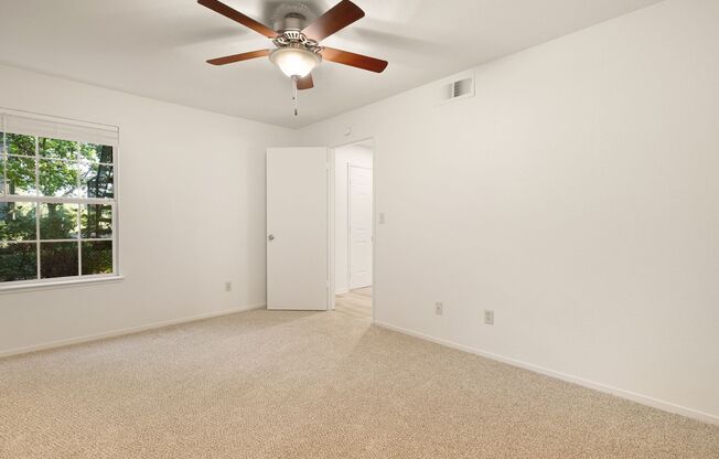 2 beds, 1 bath, 825 sqft, $1,595, Unit 048