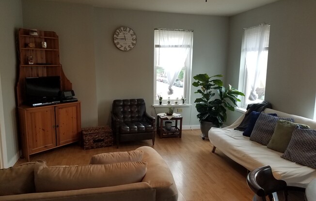 2 beds, 1 bath, $1,250