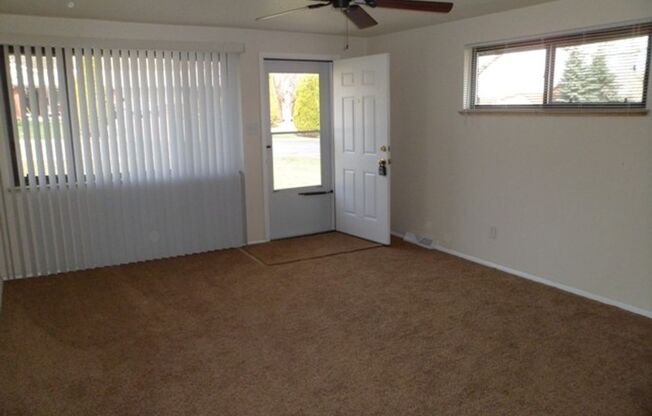 2 bedroom, 1 bathroom home in Wheat Ridge off 34th and Teller!