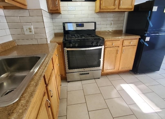 1 bed, 1 bath, 725 sqft, $1,275, Unit 1 SO